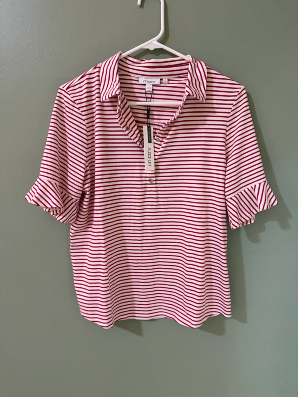 Chicos ZENERGY
UPF KNIT STRP RUFFLE POLO SS TOP
MAGENTA ROSE size 8